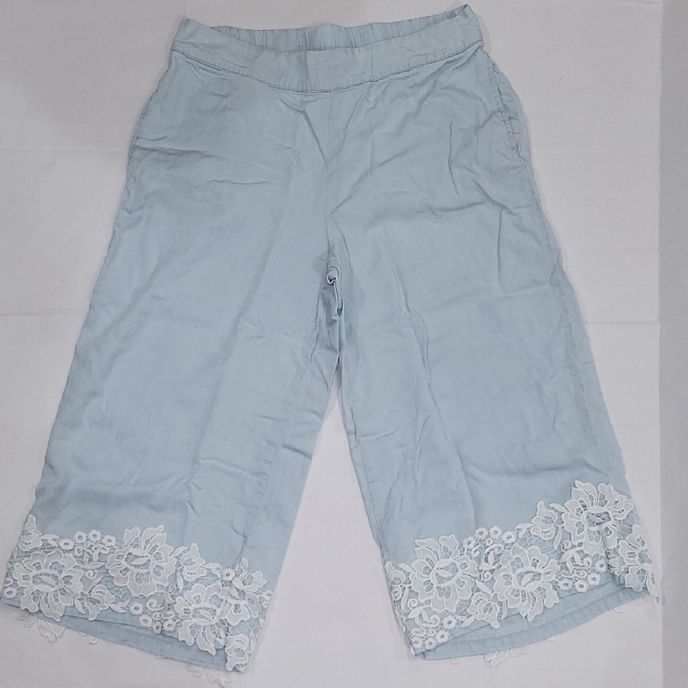 Sky Blue Capris with White Lace Trim. Cropped. Wide Leg. Shabby Chic. Coquette.